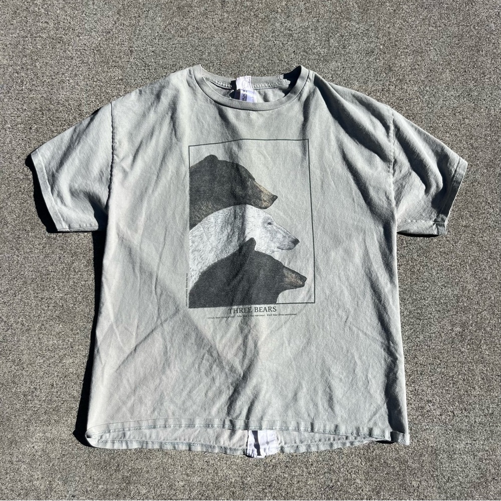 Buck & Buck Three Bears Tee (M/L) 🐻